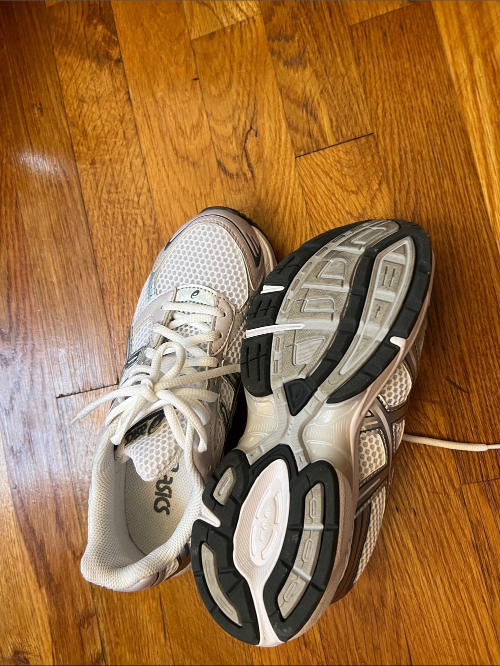 Asics Gel-1130 White and Silver Athletic Running Shoes - Picture 3 of 4